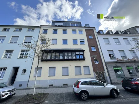Straßenansicht - Haus kaufen in Eschweiler - Wohn-Geschäftshaus mit 2 Garagen und Aufzug im Stadtzentrum von Eschweiler