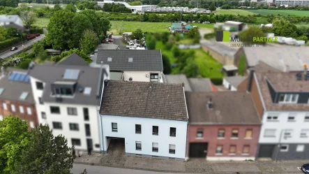 Frontansicht Drohne  - Büro/Praxis kaufen in Eschweiler / Weisweiler - Großzügige gewerblich genutzte Wohnanlage in zentraler Lage von Eschweiler-Weisweiler