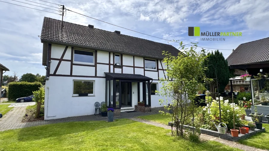 Rückansicht - Haus kaufen in Monschau - Großzügiges Haus im Fachwerkstil auf idyllischem Grundstück in Konzen - optional mit Weideland