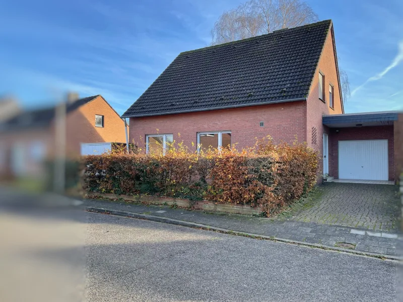 Vorderansicht - Haus kaufen in Jülich / Barmen - Familientraum am Barmener See