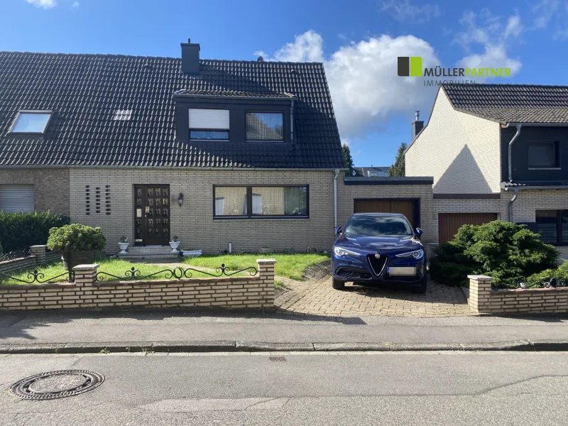 Straßenansicht - Haus kaufen in Langerwehe - Gepflegtes Einfamilienhaus mit Garage in guter Lage von Langerwehe