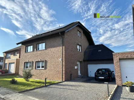 Frontansicht - Haus mieten in Eschweiler / Kinzweiler - Freistehendes Einfamilienhaus mit Garage in Eschweiler-Kinzweiler