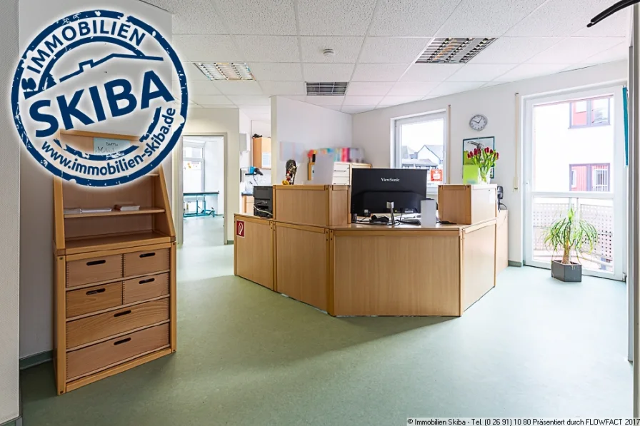 Anmeldebereich - Büro/Praxis mieten in Adenau - Voll ausgestattete Kinderarzt-Praxis im Zentrum von Adenau zu vermieten
