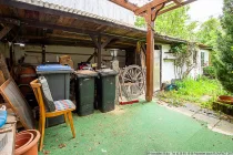 Abstellmöglichkeit neben der Terrasse