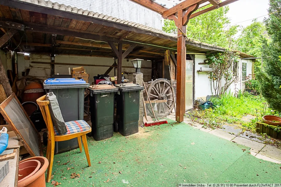 Abstellmöglichkeit neben der Terrasse