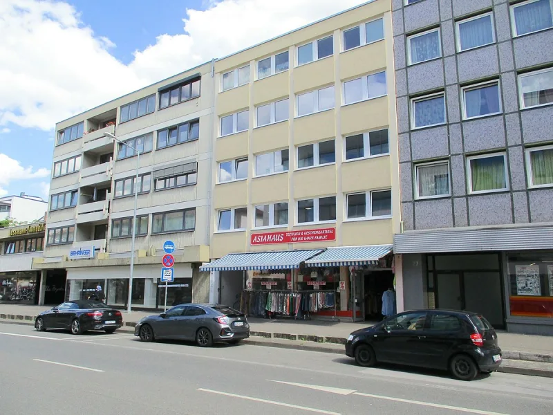 Hauszeile. Objekt mittig - Laden/Einzelhandel kaufen in Bad Kreuznach - 300 m² Ladengeschäft plus Lager, Büroräume, Rampe und 6 Parkplätze in der Innenstadt zu verkaufen!