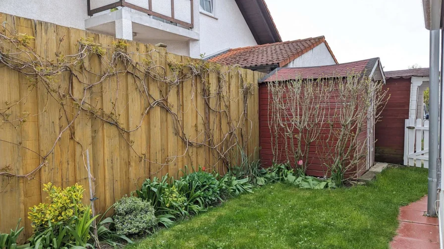 Kleine Pflanzecke mit Hütte