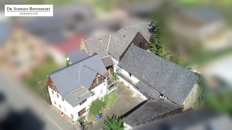  - Haus kaufen in Hünfelden / Dauborn - Dreiseitenhof mit mehr als 600m² Nutzfläche im Mischgebiet von Hünfelden wartet auf einen Handwerker