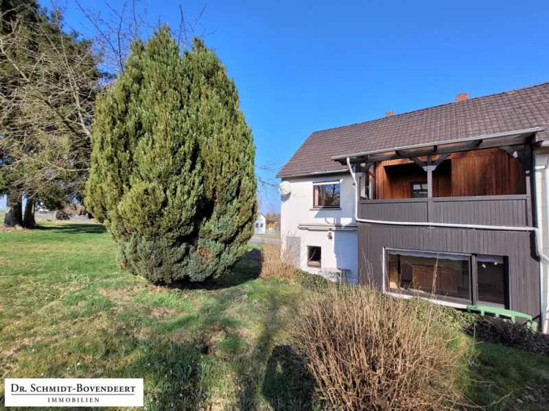  - Haus kaufen in Almersbach - 2km bis Altenkirchen! Doppelhaushälfte am Ortsrand auf großem Grundstück