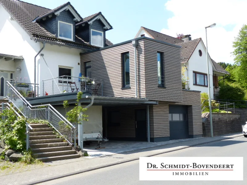  - Haus kaufen in Netphen / Unglinghausen - Solides und gepflegtes Einfamilienhaus mit Terrasse, Doppelcarport und Garage! Stadtteil Netphen!