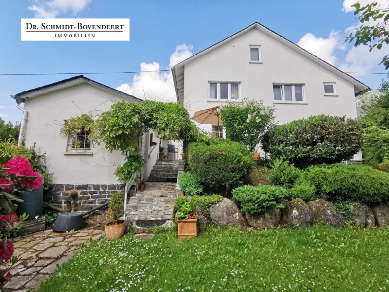  - Haus kaufen in Rennerod - Einfamilienhaus mit besonderem Flair und herrlicher Gartenanlage in 56477 Rennerod!