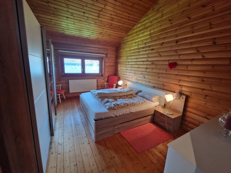 Schlafzimmer 1