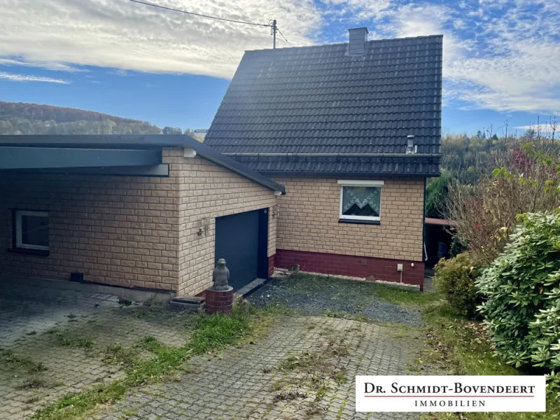  - Haus kaufen in Kirchen / Freusburg - Gemütliches Einfamilienhaus mit traumhaften Weitblick, Garage, Carport uvm!