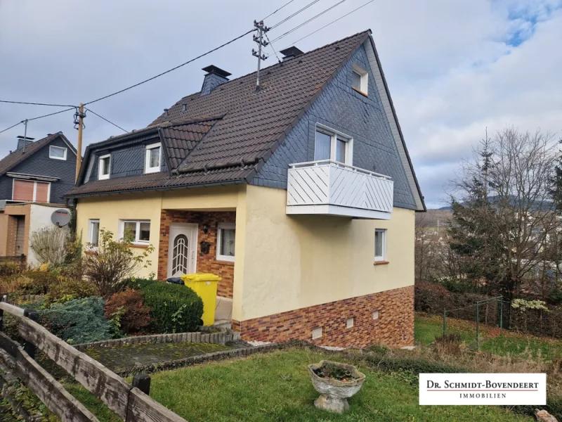 Titelbild - Haus kaufen in Kreuztal / Fellinghausen - Solides Einfamilienhaus mit Garage und großem Garten in Kreuztal-Fellinghausen!