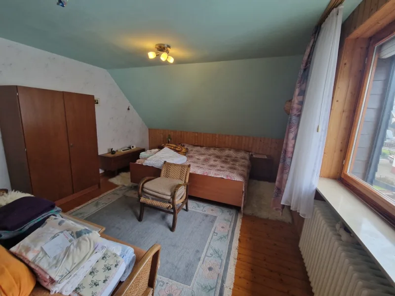 Schlafzimmer 1 DG