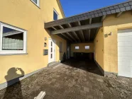 Eingangsbereich mit Carport