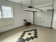 Garage mit Zugang zum Haus 