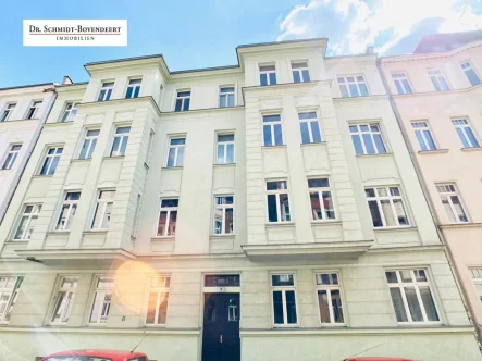 Titelbild - Wohnung kaufen in Leipzig / Anger-Crottendorf - Großzügige 3-Zimmer-Wohnung mit Balkon in Leipzig Anger-Crottendorf!