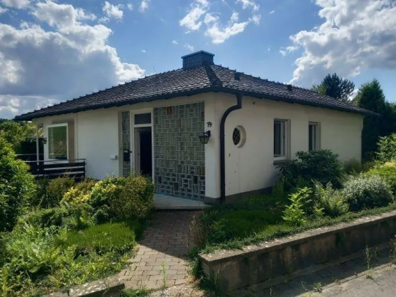 Ansicht - Haus kaufen in Kalletal - Bungalow mit Einliegerwohnung