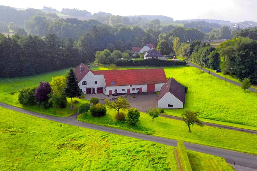 Aussenansicht - Haus kaufen in Bad Oeynhausen - Resthof mit Ausbaureserve und viel Lagerplatz - Ideal für Handwerker