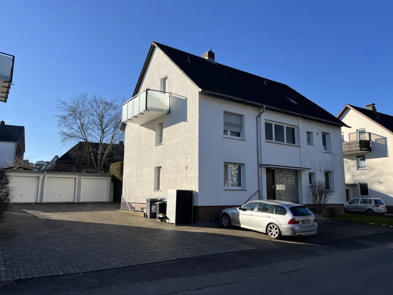 Straßenansicht - Haus kaufen in Bad Oeynhausen - Gepflegtes Mehrfamilienhaus in ruhiger Lage