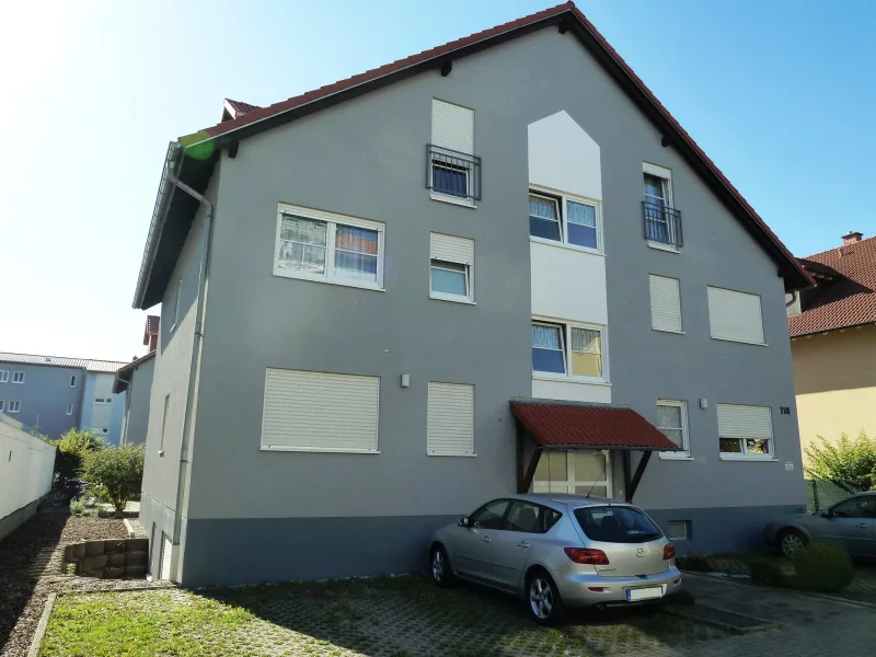 Hausvorderansicht - Wohnung kaufen in Ludwigshafen-Edigheim - Ruhige DG-Wohnung mit Einbauküche, Balkon, Keller, u. Stellplatz in LU-Edigheim
