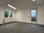 Büro links mit Balkonzugang