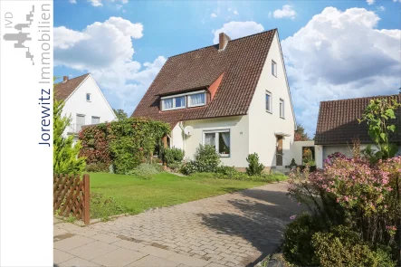 001 - Seitenansicht - Haus kaufen in Bielefeld - Bi-Schröttinghausen: Ein- bis Zweifamilienhaus mit Garage und schönem Grundstück