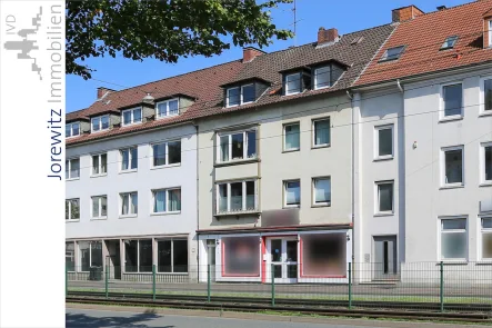 001 - Straßenansicht - Wohnung kaufen in Bielefeld - Bi-City zwischen Altstadt und Sparrenburg: Gemütliche 3 Zimmer-Wohnung im Dachgeschoss