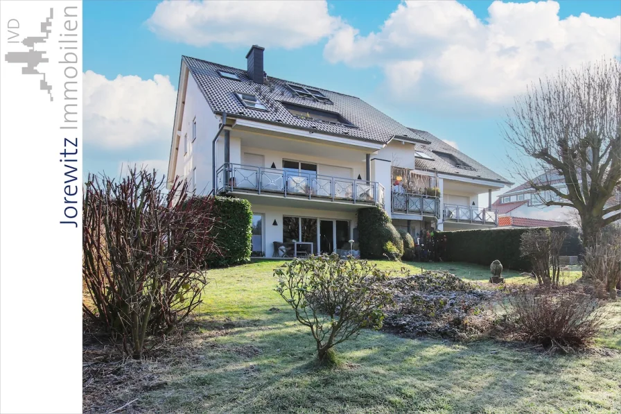 002 - Gartenansicht - Wohnung kaufen in Bielefeld - Bi Hoberge-Uerentrup: Tolle 3 Zimmer-Wohnung mit Terrasse und wunderschönem Ausblick über Wiesen und Felder