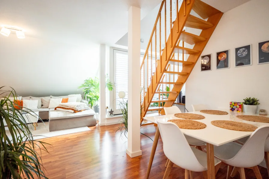 Wohnessbereich 1 - Wohnung mieten in Bielefeld - Tolle Maisonettewohnung mit Balkon, Einbauküche und Carport im schönen Bielefeld Heepen