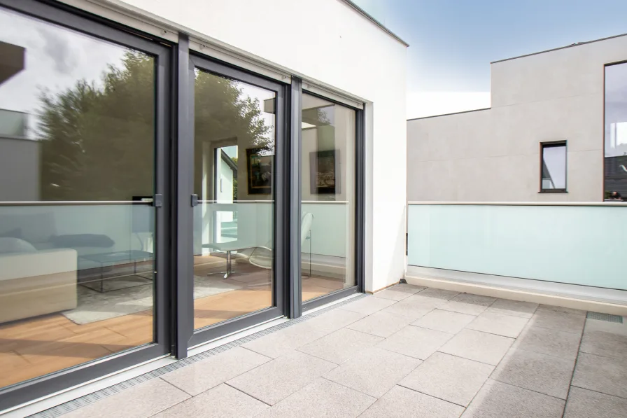 Balkon 1 - Wohnung mieten in Schloß Holte-Stukenbrock - Hochwertige Mietwohnung mit Einbauküche, zwei Bädern und Tiefgarage in Schloß Holte Stukenbrock