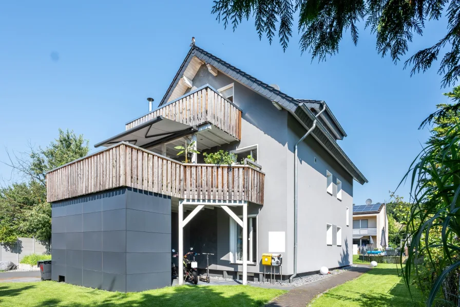 Ansicht 1 - Haus kaufen in Oerlinghausen - KEINE KÄUFERPROVISION Saniertes Zweifamilienhaus mit großem Garten in ruhiger Lage von Oerlinghausen