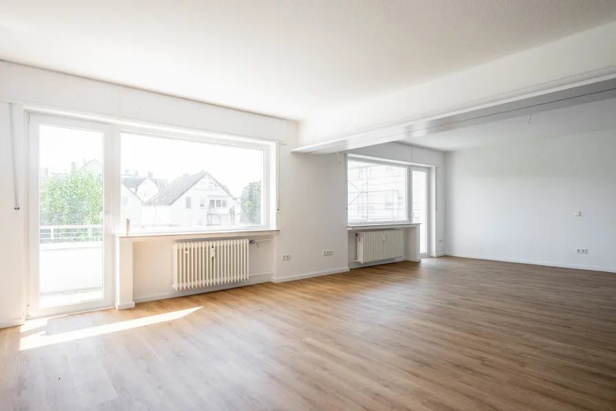 Wohnbereich 1 - Wohnung kaufen in Bielefeld - KEINE KÄUFERPROVISION 1a renovierte 3-4 Zimmerwohnung mit Balkon in Bielefelds östlicher Innenstadt