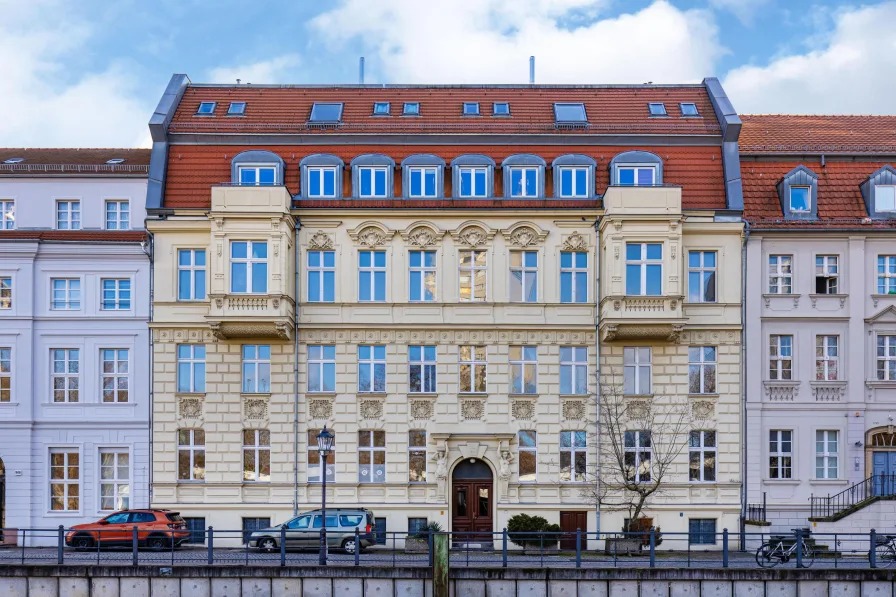 Märkisches Ufer 14 - Zinshaus/Renditeobjekt kaufen in Berlin - Imposantes Jugendstil-Gebäude am Ufer der Spree in Berlin-Mitte