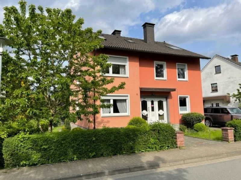 Hausansicht - Haus kaufen in Borgholzhausen - Vermittelt...Zweifamilienhaus in Borgholzhausen !