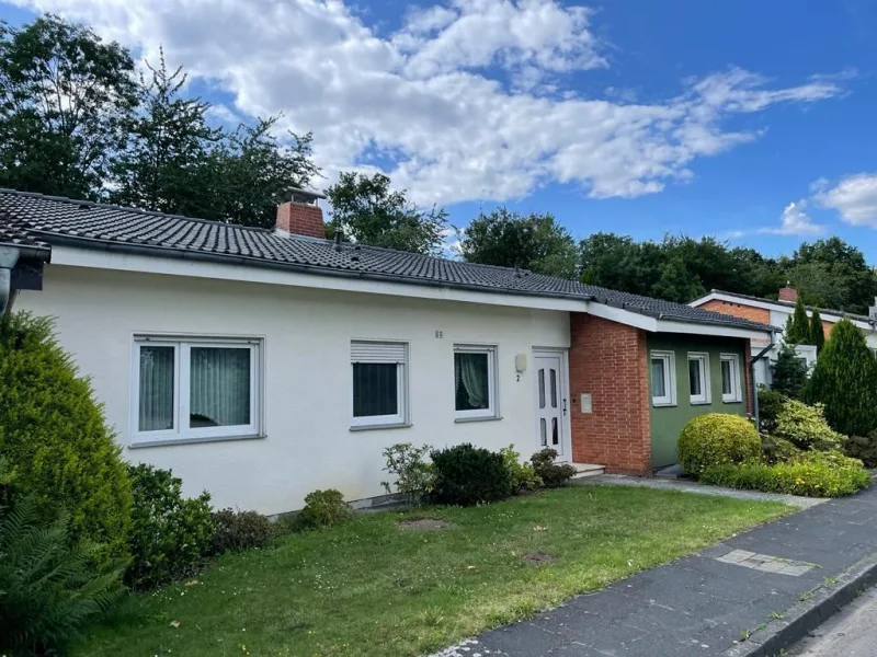 Hausansicht - Haus kaufen in Bünde - Vermittelt...Bungalow in Bünde - am Rande des Naturschutzgebiets !