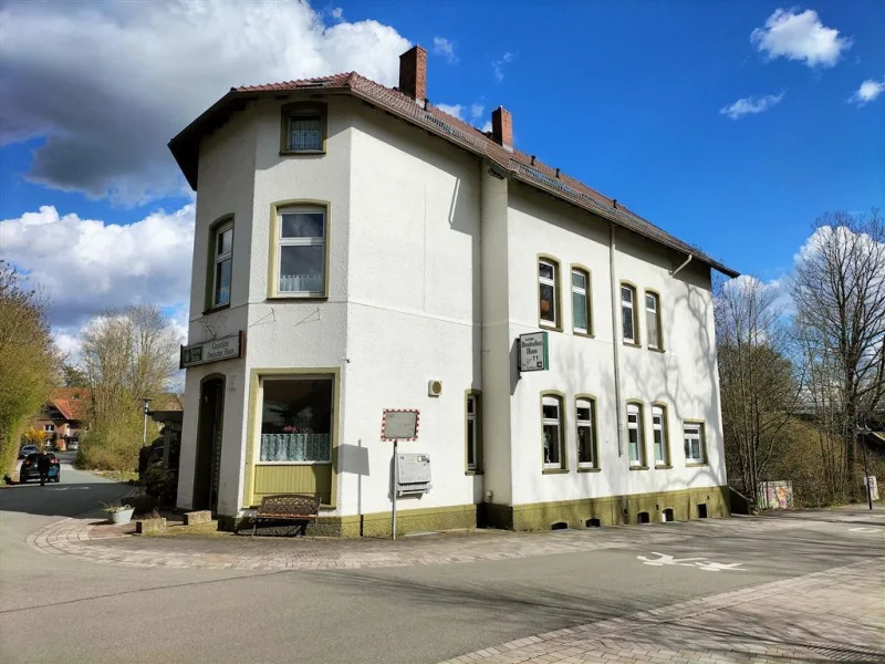 Hausansicht - Haus kaufen in Rödinghausen , Westf - Mehrfamilienhaus mit Gastronomie in Rödinghausen !