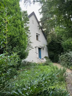 Hausansicht - Haus kaufen in Hiddenhausen - Einfamilienhaus in Hiddenhausen mit großem Garten !