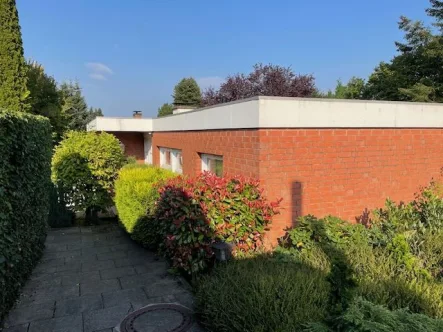 Hausansicht  - Haus kaufen in Bielefeld - Bungalow im schönen Bi-Dornberg !