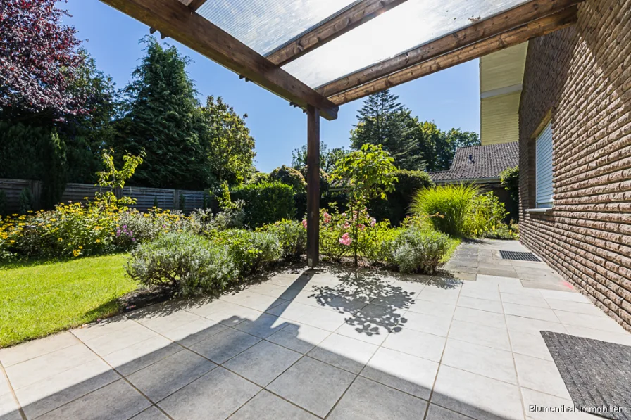 Terrasse vom Schlafzimmer aus abgehend