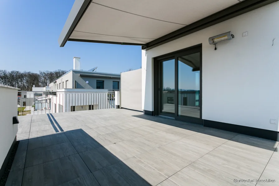 Dachterrasse mit elektr. Markise 