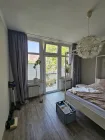 Schlafzimmer m. Balkon (1)