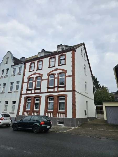 Hausansicht - Wohnung mieten in Bochum - Renovierte 3,5 Zimmer-Wohnung inkl. EBK !