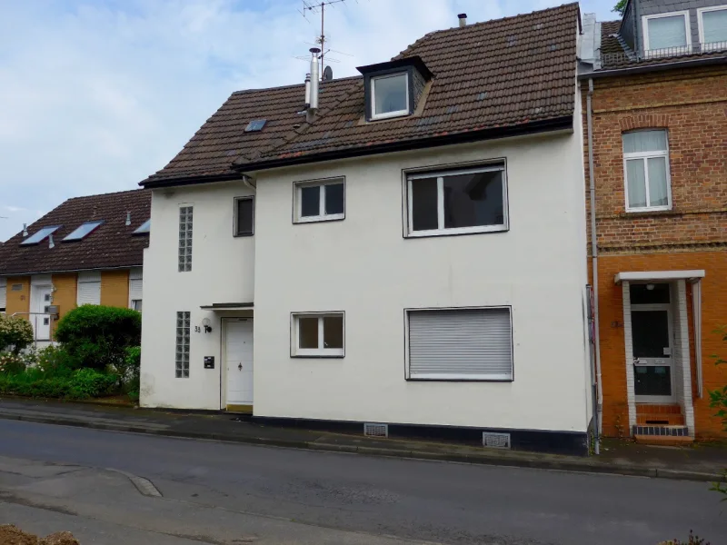 Straßenansicht - Haus kaufen in Bonn-Schweinheim - NEU: Charmantes 30er-Jahre Haus mit Siebengebirgsblick in Bad Godesberg-Schweinheim