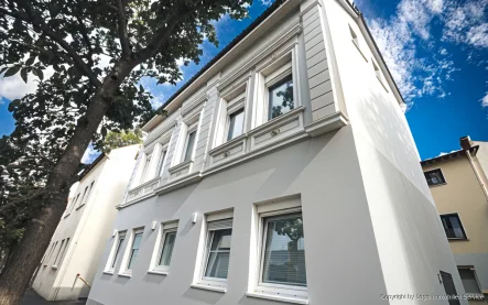 Titelbild - Haus kaufen in Bad Honnef - Top saniertes Mehrfamilienhaus mit 5 Wohneinheiten – Perfekte Kapitalanlage in Bad Honnef