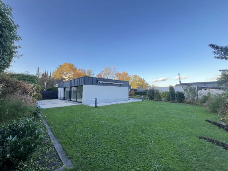 Rückansicht - Haus kaufen in Bonn - Kleines Paradies in Godesberger Höhenlage: Bungalow mit Garten