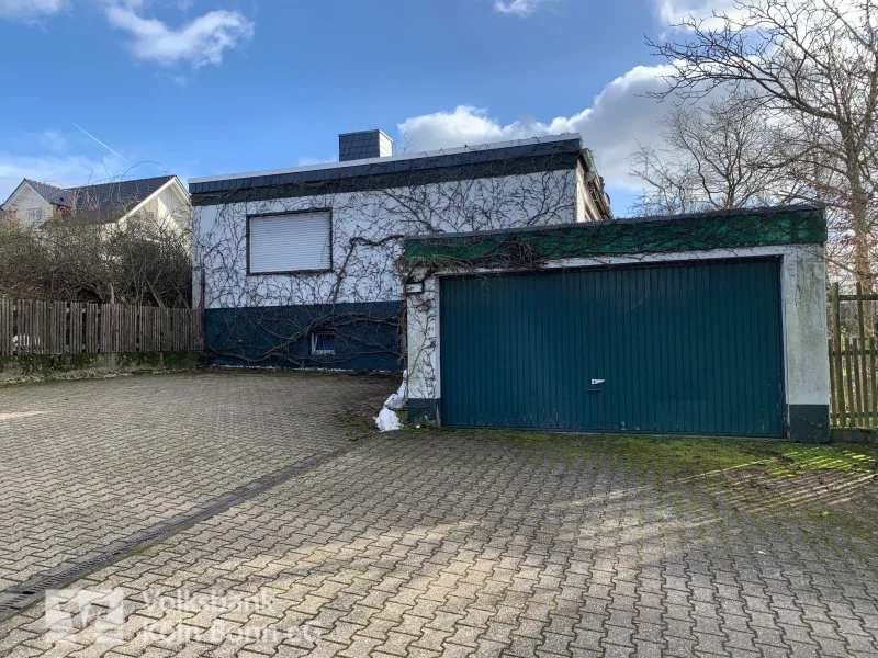 Ansicht - Haus kaufen in Königswinter - Königswinter-Berghausen: Freistehender Bungalow mit schönem Grundstück in beliebter Lage!