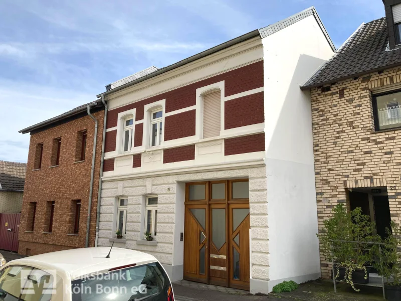 Außenansicht - Haus kaufen in Bonn - Bonn-Graurheindorf - 3-Parteienhaus ideal zur Vermietung oder teilweisen Eigennutzung geeignet!