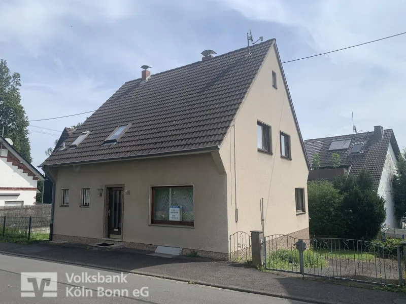 Vorderansicht - Haus kaufen in Eitorf - Einfamilienhaus in ruhiger dennoch zentraler Lage von Eitorf!